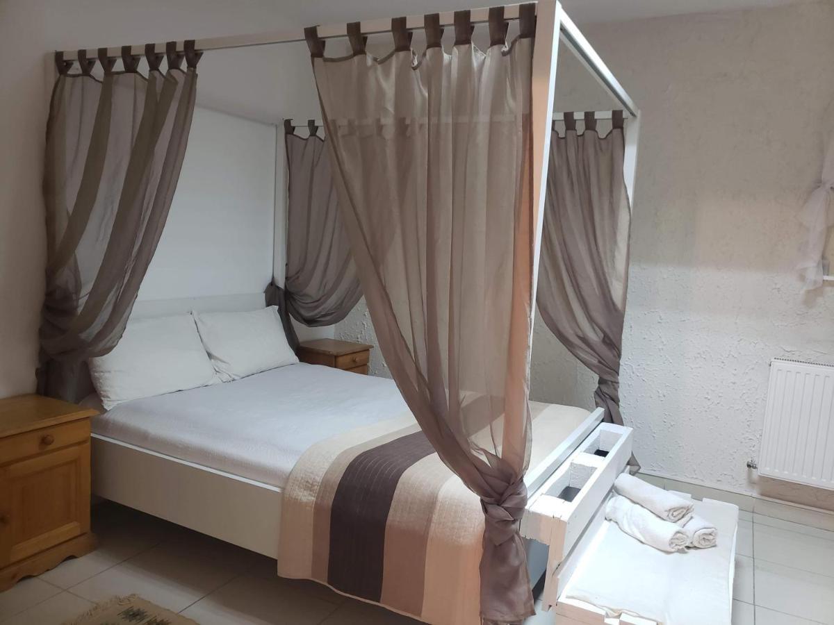 Aqua Apartman Satu Mare Exterior foto