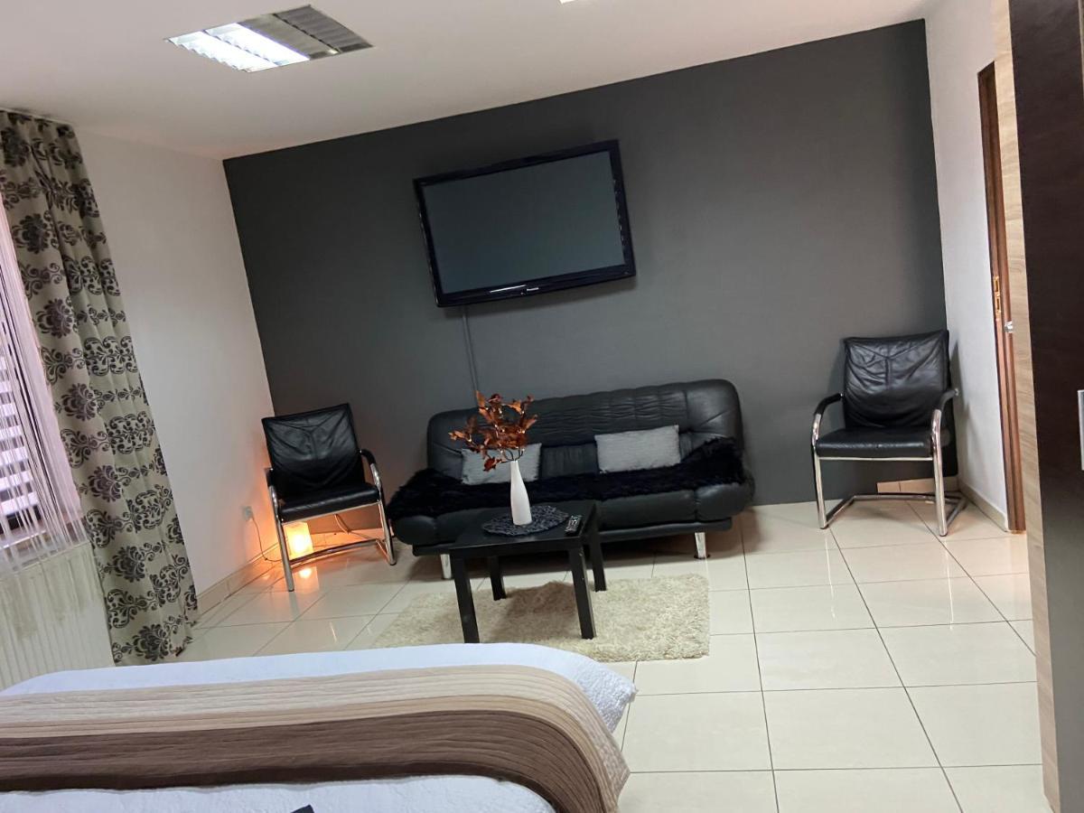 Aqua Apartman Satu Mare Exterior foto